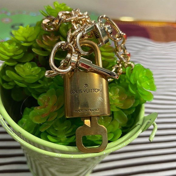 Louis Vuitton Pad Lock Chocker Necklace#318 - Picture 5 of 15